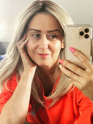 Olivia, 50