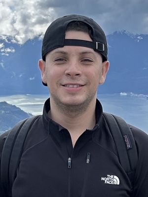 Javier, 28