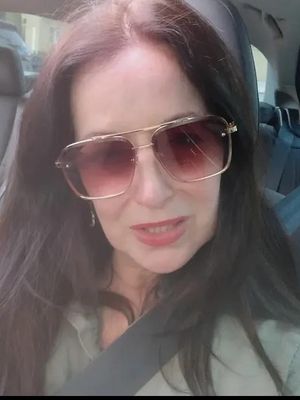 Denise, 58