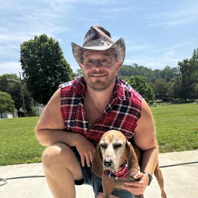 Zach, 32