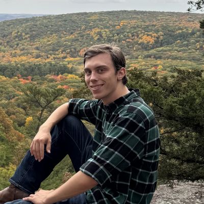 Daniel, 22