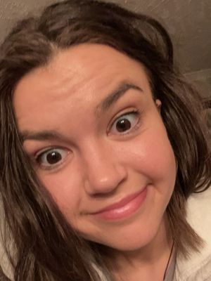 Annie, 27