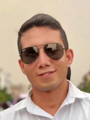 Alex, 32