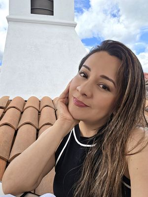Claudia, 40