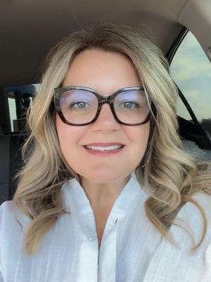Stephanie, 47