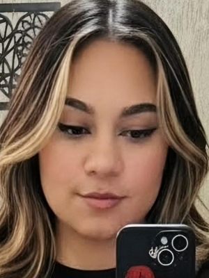 Ana, 32