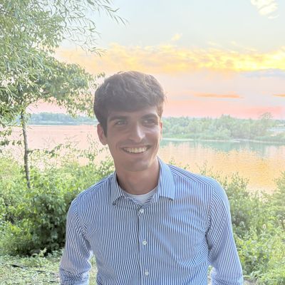 Leo, 24