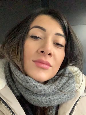 Valeria, 33
