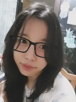 Michaela, 28