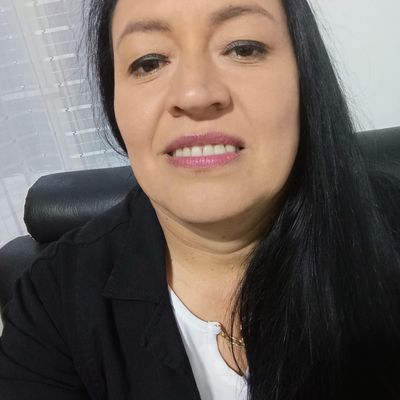 Claudia, 48