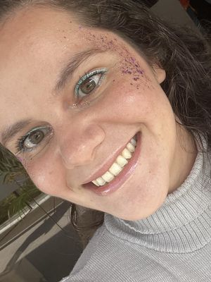 Vivian, 27
