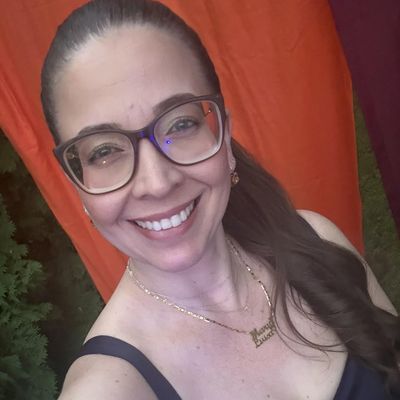 Fernanda, 37