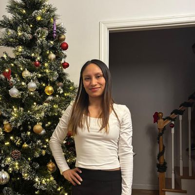 Lucero, 35