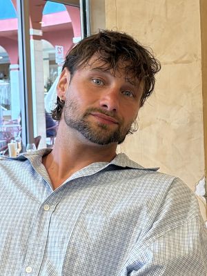 Sandor, 31