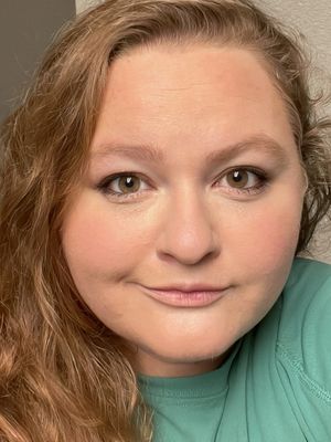 Liz, 32