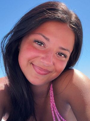 Isabella, 20