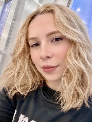 Maria, 25