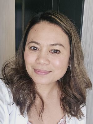 Dee, 47