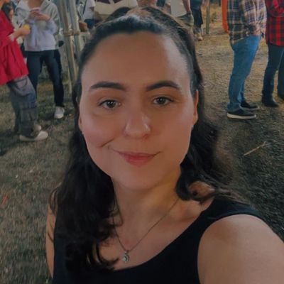 Julia, 25
