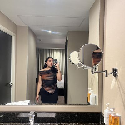 Elena, 25
