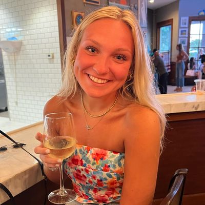 Lilly, 25