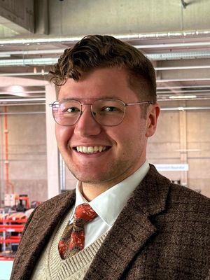 Maximilian, 25