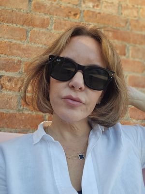 Stephanie, 48