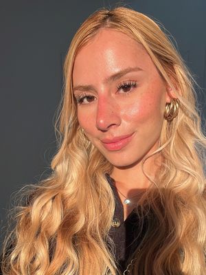 Marianne, 28