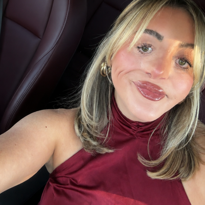 Chloe, 27