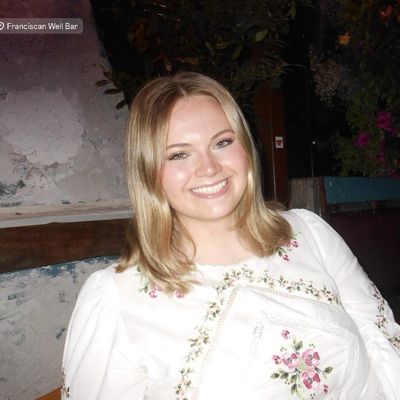 Anna, 24