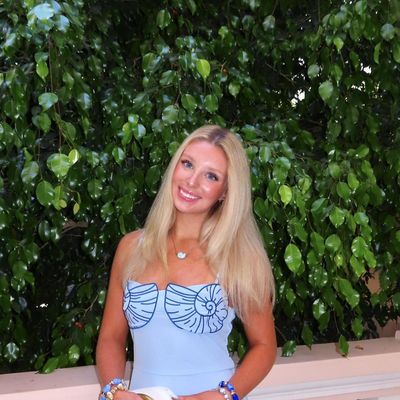 Madelyn, 21