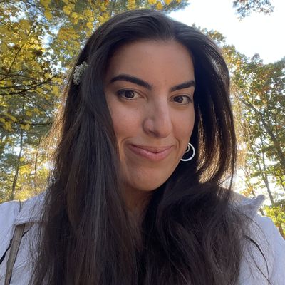 Carly, 28