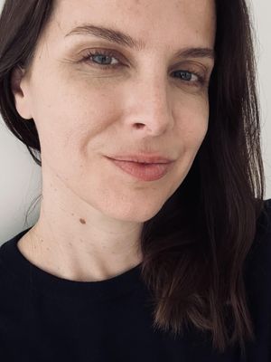 Daniela, 44