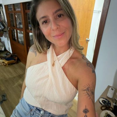 Angelica, 43