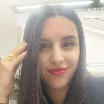 Alejandra, 32