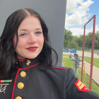 Olivia, 22