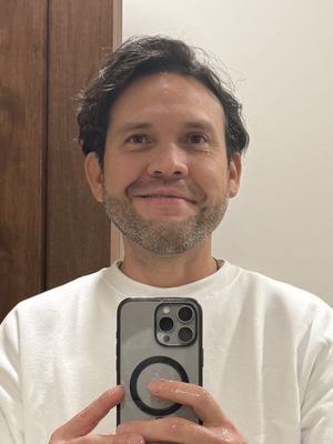 Manolo, 43
