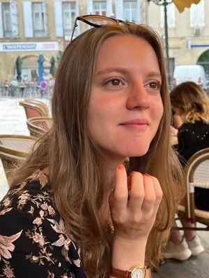 Hana, 24
