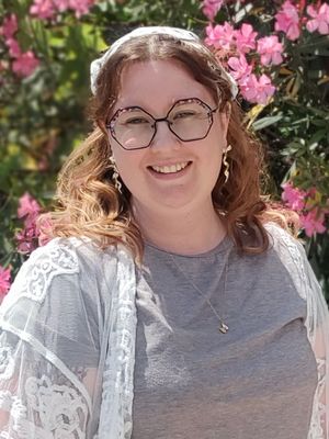 Sarah, 28