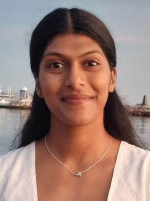 Della, 28