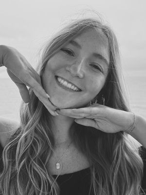 Olivia, 25