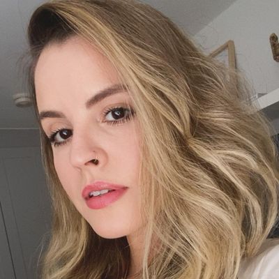 Nathalia, 32