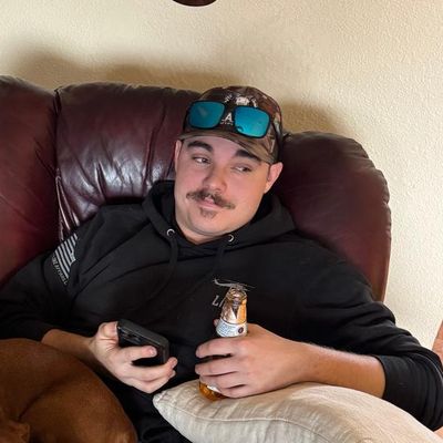 Dustin, 24