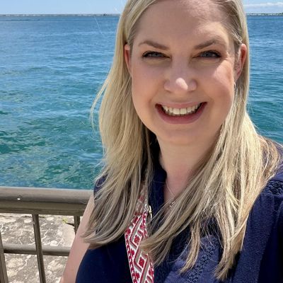 Kelly, 44