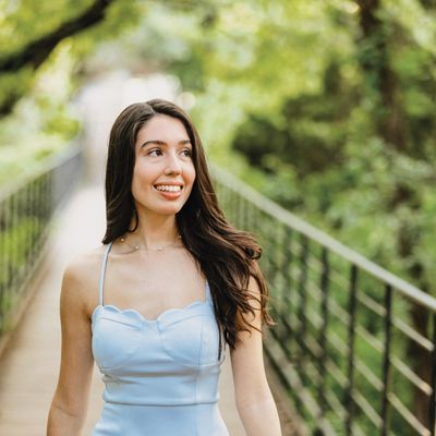 Veronica, 26