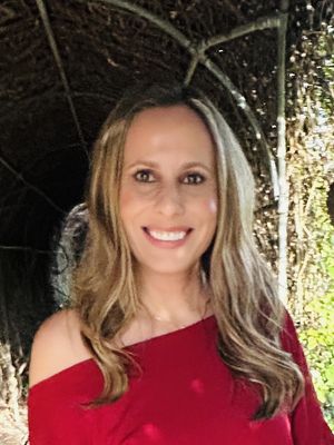 Julie, 47