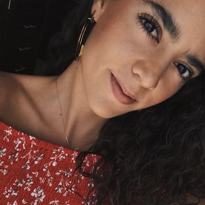 Ximena, 27