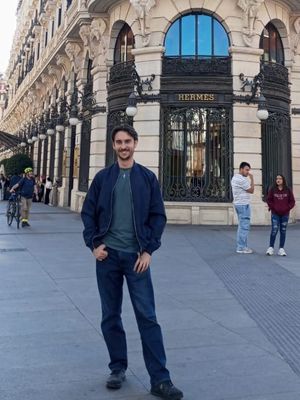 Nicolas, 24