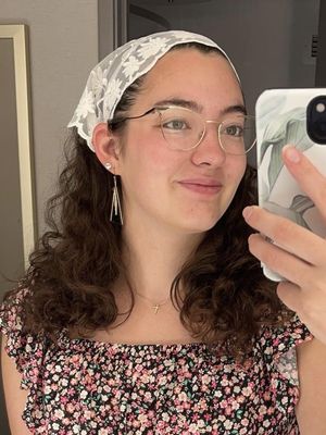 Anna, 25