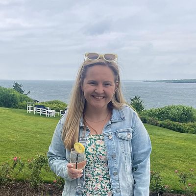 Lindsey, 28